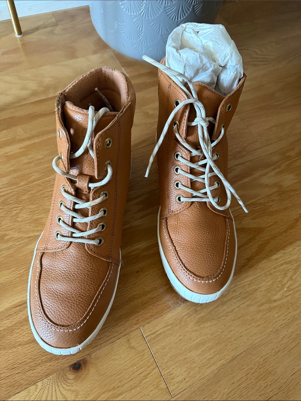 Sperry Women’s Tan Leather Lace-Up High-Top Sneakers